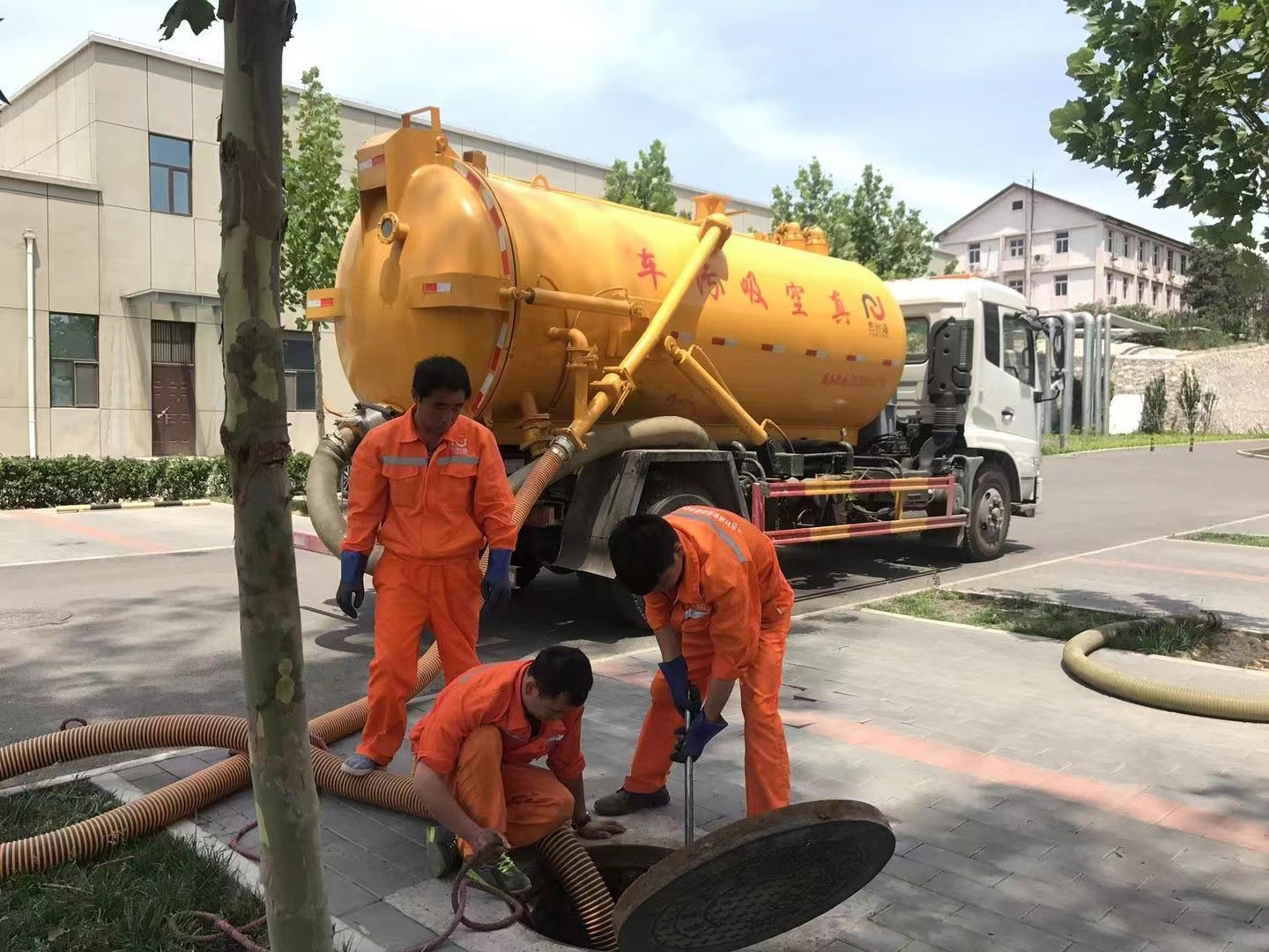 蒲城化粪池清理与5-8吨吸粪车施工效率分析